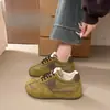 Tênis de treino alemães femininos que aumentam a altura, com efeito desgastado, estampa de estrelas, coleção de outono 2026, tênis casuais estilo Forrest Gump com sola grossa retrô