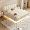 Nova cama flutuante moderna minimalista de luxo leve, cama de casal de couro macio para espaços pequenos, cama de casamento estilo creme