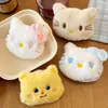 Llavero Colgante de Muñeca de Peluche de Dibujos Animados Lazo Accesorios de Hello Kitty Bolso Accesorios para Pantuflas