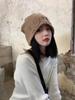 Sombrero de pila para mujer de otoño e invierno con parche de letras, gorro para el frío de estilo japonés que combina con todo, gorro tipo jersey que hace que la cara se vea pequeña, gorro de red rojo de punta cerrada