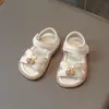 Sandálias Infantis Estilo Fofo para o Verão, Sapatos para Caminhada de Bebê Menina com Decoração Floral, Fechamento em Velcro, Sola Macia, Sandálias Casuais Antiderrapantes
