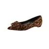 Zapatos de Commuting Elegantes de Punta Fina Estilo Nuevo de Primavera con Hebilla Cuadrada, Zapatos Individuales Versátiles de Gamuza de Boca Baja con Estampado de Leopardo para Mujer