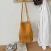 Bolsa de balde com padrão trançado de franjas de nicho transfronteiriça, bolsa de ombro casual nova 2026, bolsa transversal da moda de comércio exterior