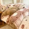 Juego de ropa de cama de cuatro piezas con forro polar, terciopelo de leche, ropa de cama cálida de invierno, sábana y funda de edredón lindas de dibujos animados, juego de tres piezas de felpa