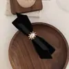 Estilo Hepburn laço de veludo preto grampo de pérola adorno de cabeça de alta qualidade clipe para franja clipe lateral bico de pato atacado