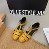 Sapatos de Salto Quadrado Retro com Recortes Sola Grossa Tira Única Feminino 2026 Novo Estilo Francês Salto Escondido Recorte Lateral Mary Janes Sapatos Femininos