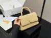 Bolso de cadena acolchado estilo Chanel, modelo nuevo de alta gama 2026, moderno y versátil, se puede usar como bolso de mano, bolso de hombro o bolso cruzado