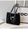 2026 Nueva Bolsa Tote para Mujer de Gran Capacidad para Viajes Diarios Bolso de Hombro Único Verano Versátil Bolso de Hombro Único con Cadena Aspecto de Alta Gama Hombro Único