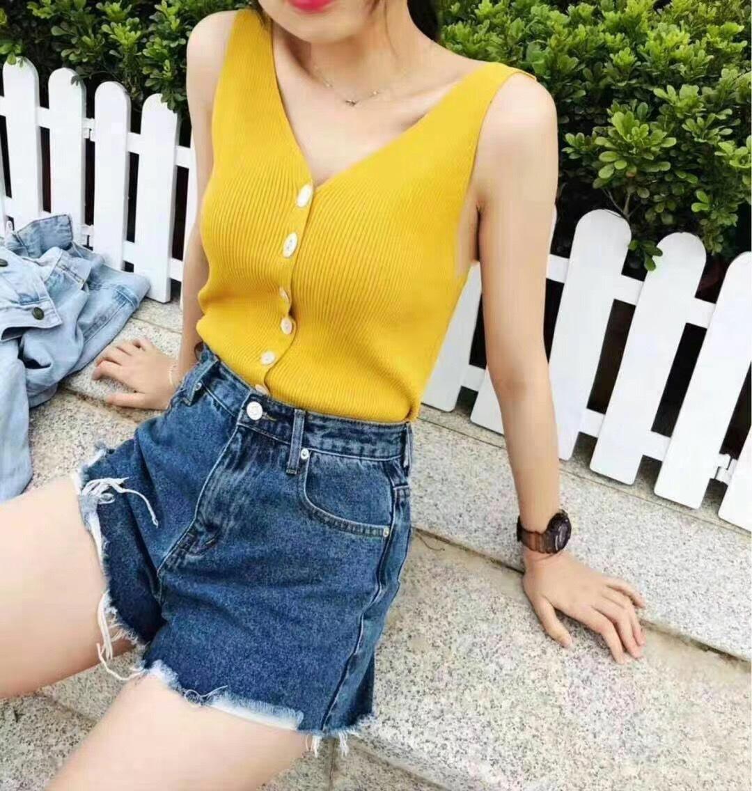 帮手主图-v领冰丝吊带背心女内搭夏季2021新款针织扣子韩版