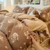 Fresco y Acogedor de Invierno Juego de Cuatro Piezas de Ropa de Cama Gruesa Cálida de Leche Polar Juego de Tres Piezas Estilo Funda de Edredón Sábana Bajera de Coral