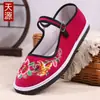 Sapatos de lona com sola de borracha sapatos de pano estilo Pequim antigo feminino sapatos bordados de uma tira antiderrapantes sapatos de vovó sapatos de mãe sapatos de dança