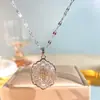 Moda Transfronteiriça Exquisito Colar de Aço Titânio Cravejado com Zircônia para Mulheres, Joia Pingente Versátil de Trevo de Quatro Folhas de Luxo Leve