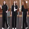Conjunto casual da moda feito sob medida para mulheres, nova coleção de outono, jaqueta curta listrada estilosa com gola alta e calça pantalona, estilo esportivo