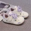 Zapatos Deportivos Infantiles para Niños y Niñas 2026 Otoño Nuevos de Velcro Transpirables Casuales Estilo Coreano Ligeros para Correr Blancos