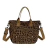 Novo Estilo Transfronteiriço Veludo Bolsa Bento Grande Capacidade Casual Estampa de Leopardo Ombro Único Transversal Bolsa Tote para o Trabalho Tendência