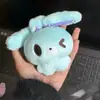 Sanrio Coelhinho Fofo com Orelhas Longas Amarrado Coelhinho Caramelo Ins Super Popular Bolsa de Pelúcia Pingente Boneco Pingente Coelho