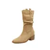 Versión de Piel de Vaca~Estilo Coreano Punta Redonda Corte en V Tacón Grueso Botas de Caballero para Mujer Suela Gruesa Adelgazantes para Pantorrilla Grande Acumuladas Botas Cortas de Media Caña