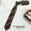 Corbata Larga Atada a Mano para Hombres y Mujeres Estudiantes Combinación Camisa Rayas Casual Café Caqui Fotográfico Fotografía Estilo Universitario