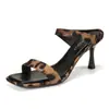 Sandalias Cuadradas de Lunares Estilo Lujo Ligero para Mujer, Nuevo Estilo de Verano, Sandalias de Tacón Alto Negras de Una Correa de Gama Alta para Mujer