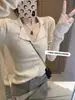Atacado transfronteiriço outono e inverno cinza francês gola V manga longa suéter de malha design feminino nicho suéter base para usar por baixo