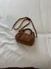 Bolso pequeño cuadrado de gamuza con textura retro transfronterizo para mujer, nuevo bolso versátil y elegante para el hombro y cruzado de 2026