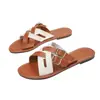 Sandálias de Verão 2026 Novas Planas com Dedo Aberto para Uso Externo, Diferença de Tamanho 0,67, Sapatos Femininos para Comércio Exterior na Praia