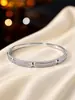 Nuevo brazalete de moda transfronteriza simple con incrustaciones de circonita, más vendido, de alta gama, lujo ligero, joyería versátil, regalo perfecto para novia