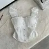 Top Sencillo de Hombro Único Estilo Francés con Huesos de Pescado y Mangas Cortas Volantes para Mujer