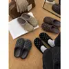 Sandálias slip-on de bolinhas estilo coreano para mulheres, nova coleção outono/inverno 2026, tamancos com sola grossa estilo Birkenstock