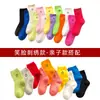 Meias infantis de algodão para primavera e outono, estilo ins da moda, meias de cano médio para bebê com bordado de carinha sorridente, meias coloridas para bebê