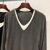 8139 # (Imagen Oficial Precio Real) Camisetas de Manga Larga con Cuello en V de Color Contrastante y Costuras Falsas de Dos Piezas para Mujer - Otoño 2024
