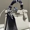 Pañuelo Pequeño con Borlas 130*5cm Tejido de Sarga Imitación Seda Pañuelo de Seda para Mujer, Corbata de Cuello de Moda y Versátil, Correa para Bolso