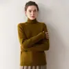 Nuevo top de punto de cuello alto de Baicai Rong, una prenda básica de corte holgado, suave, versátil, simple y elegante para usar en capas en otoño e invierno.