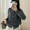 Cardigã de Lã 100% com Tranças e Gola Redonda Feminino 2026 Outono/Inverno Novo Peça de Tricô Solta Redutora de Idade Roupa de Fora