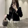 Otoño 2026 Nuevo Simple Popular Cuello Redondo Estilo Pequeño Chanel Corta Temperamento Adelgazante Petite Reductora de Edad Versátil Chaqueta