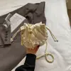 Bolsa Pequeña Acolchada de Diamantes Bordada Nueva de Verano para Mujer Elegante Versátil Bolso Cruzado Diario Moda Bolso Cubo Súper Popular