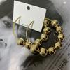 Nuevos Aretes Exagerados de Metal con Cuentas Redondas Estilo Frío para Mujer Corea del Sur Elegante Celebridad de Internet Personalidad Simple Accesorios de Alta Gama para la Oreja de Moda