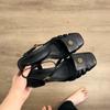Sandalias Retro de Puntera Cuadrada con Tira de Camelia y Punta Cerrada 2026 Verano Nuevo Estilo Francés Sandalias Romanas de Tacón Grueso para Mujer Tendencia