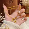 Estilo Retro Vintage de Luxo Leve High-End Anel de Corrida Banhado a Ouro Trevo de Quatro Folhas Cravejado com Diamantes Colar Pequena Bússola Corrente de Clavícula para Mulheres Venda por Atacado