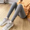 Leggings de maternidade para primavera e outono de 2026, modelo novo, tamanho grande, suporte para a barriga, não restritivo, forrado com fleece, calças quentes para gravidez