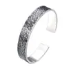 Venta al por mayor 990 pies plata personalidad hipster versión ancha Patrón martillado a mano pulsera de hombre patrón horizontal Joyería de plata tailandesa
