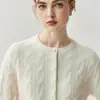 Bai Cai Rong Nova Coleção Outono/Inverno 2026: Cardigã Elegante e Casual de Tricô com Ponto Trançado e Gola Redonda, Mesmo Estilo dos Disponíveis em Lojas de Departamento