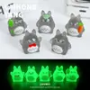 Figura de Totoro Luminosa 3D Simulada, Accesorios Creativos para Bricolaje, Colgante Hecho a Mano, Decoración para Escritorio y Coche al por Mayor