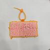 En stock Pequeño libro de equitación rojo con boca no tejida para bolso de mujer Colgante divertido con texto creativo Llavero colgante