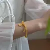 Nuevo Estilo Chino 2025 Retro Colgante de Fortuna Dios Amarillo de la Riqueza Pulsera de Arena Dorada con Cuentas Lujo Ligero Nicho Exquisita Pulsera para Mujeres Fábrica