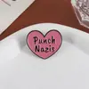 Broche Metálico Personalizado Simple Forma de Corazón Rosa Accesorios Creativos Transfronterizos Europeos y Americanos Insignia con Letras Inglesas Venta al por Mayor