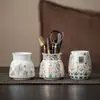 Porcelana blanca con detalles dorados, un juego de seis utensilios de té para la ceremonia del té china, que incluye un clip para té y un portalápices