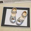 Zapatos de Princesa de Cuero Cerrados para Niñas Verano 2025 Nuevas Sandalias Infantiles Zapatos de Playa Huecos Suaves para Niñas Pequeñas