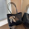Bolso Tote Transfronterizo para Mujer de Gran Capacidad Bolso de Diseño Nicho Nuevo Popular de Este Año Bolso de Mano de Moda para Ir al Trabajo Estilo Extranjero