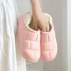 Chinelos de inverno femininos de algodão com forro de pelúcia, calcanhar fechado, confortáveis para uso doméstico, chinelos de pelúcia para ambientes internos para casais, chinelos de algodão quentes de inverno para homens